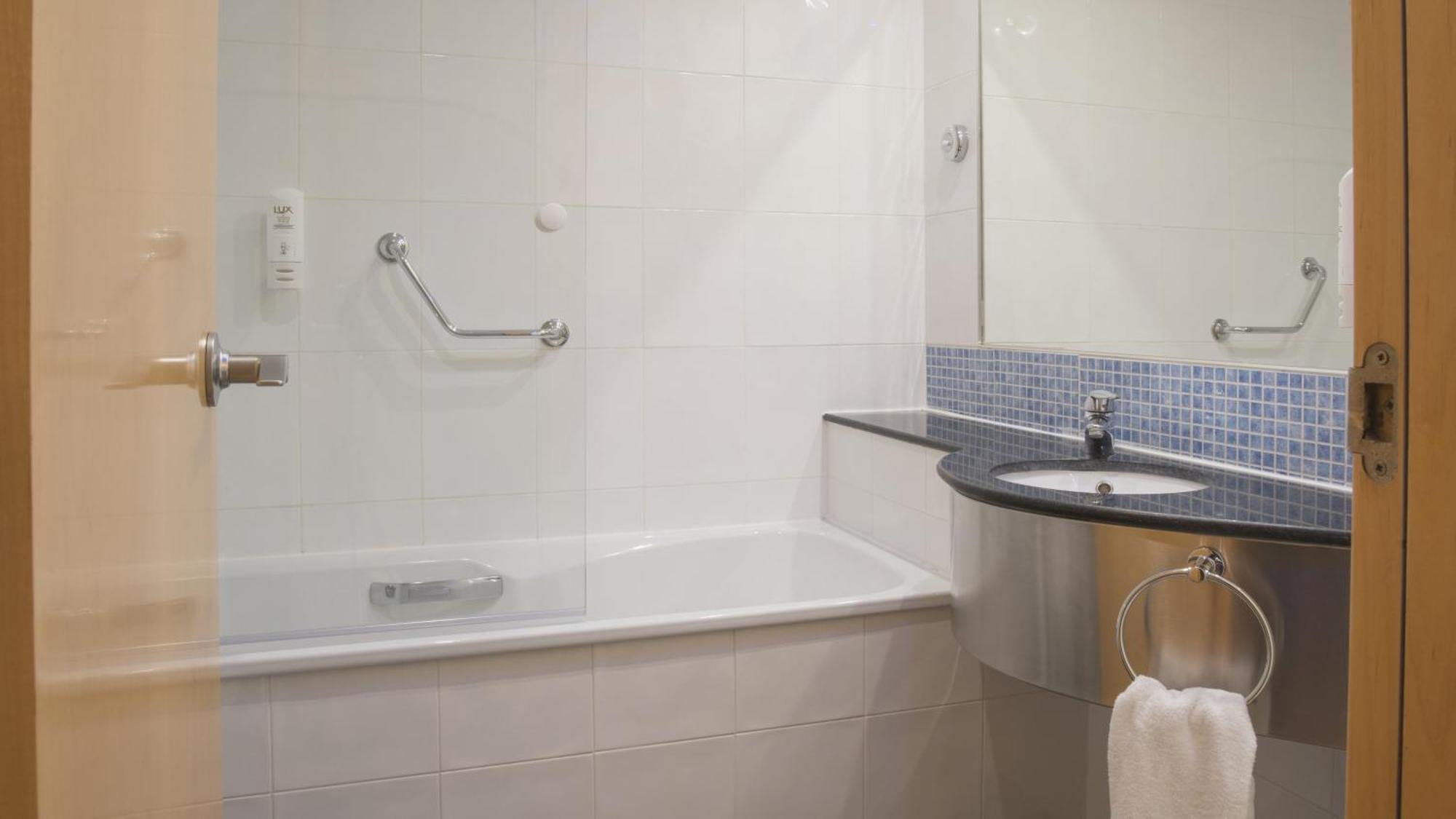 Holiday Inn Express Madrid-Getafe By Ihg Eksteriør billede