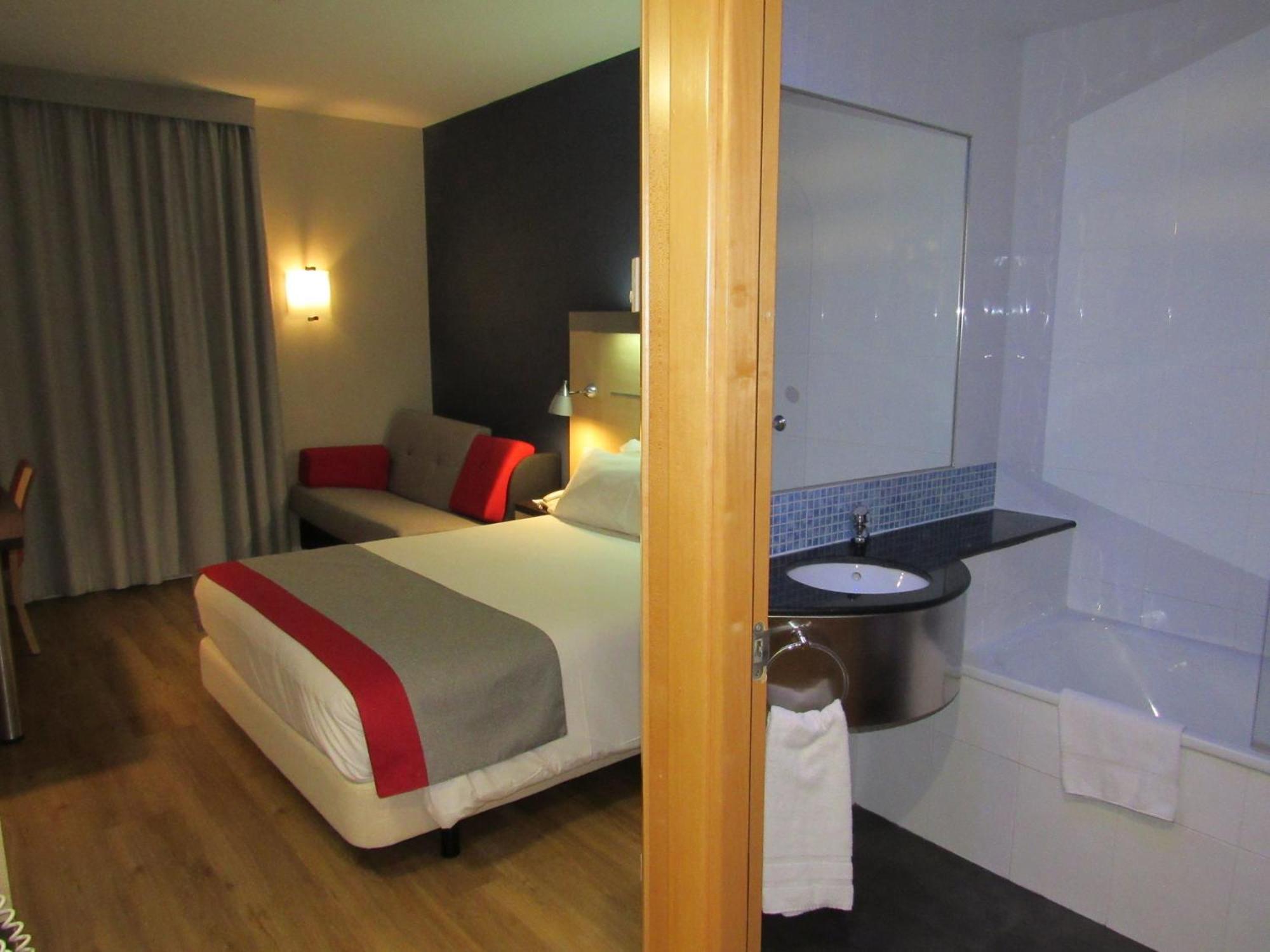 Holiday Inn Express Madrid-Getafe By Ihg Eksteriør billede
