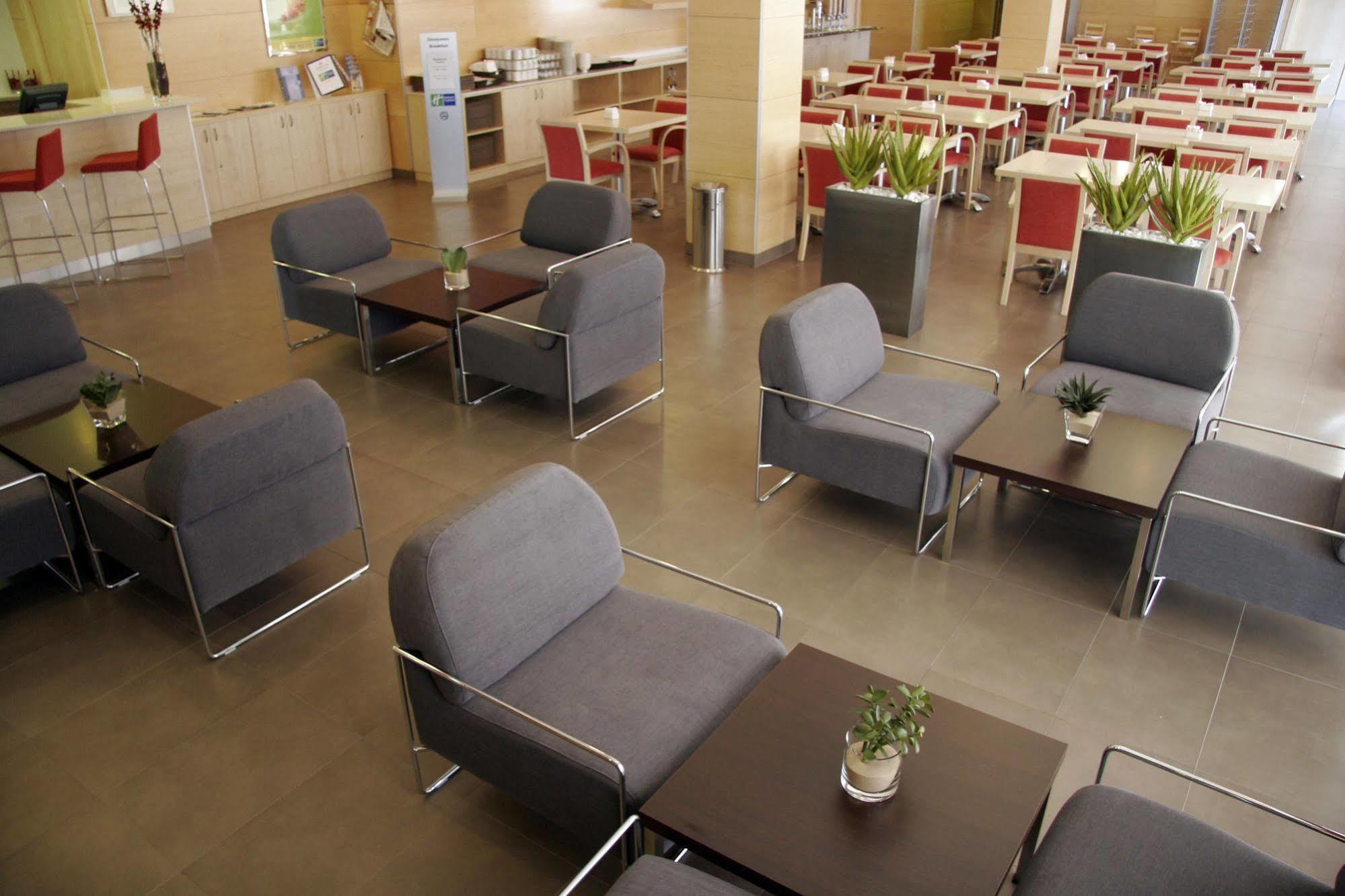 Holiday Inn Express Madrid-Getafe By Ihg Eksteriør billede
